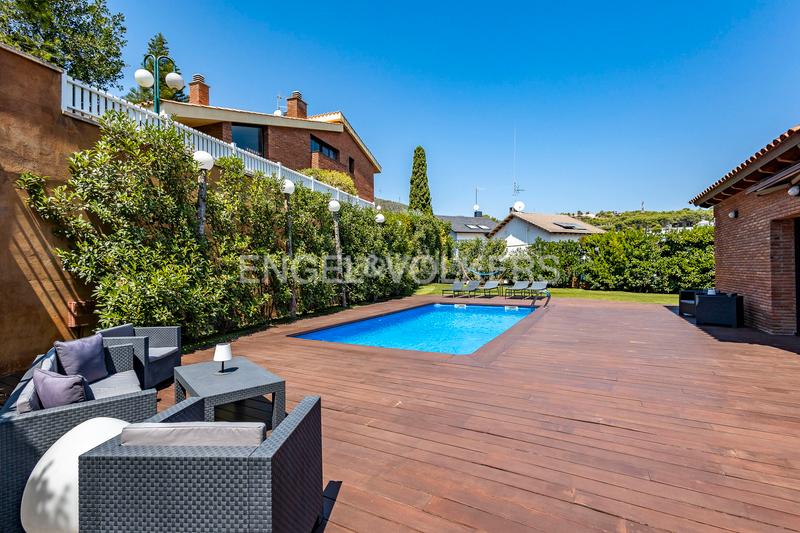 Foto 4f6ca14b-4df3-4371-a7ec-bbc74d0976fb. Casa preciosa casa, confort excepcional y un jardín que enamora en Castelldefels