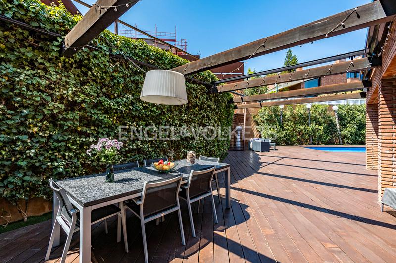 Foto 6e1008c3-f388-4f91-90bd-c4507dbf22e9. Casa preciosa casa, confort excepcional y un jardín que enamora en Castelldefels