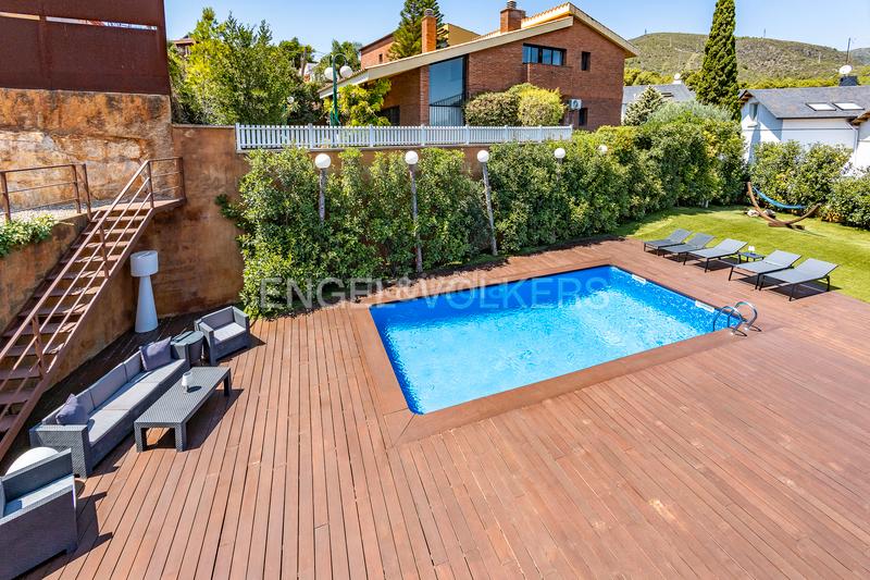 Foto 884e3729-901a-45aa-a118-71b6861d5473. Casa preciosa casa, confort excepcional y un jardín que enamora en Castelldefels