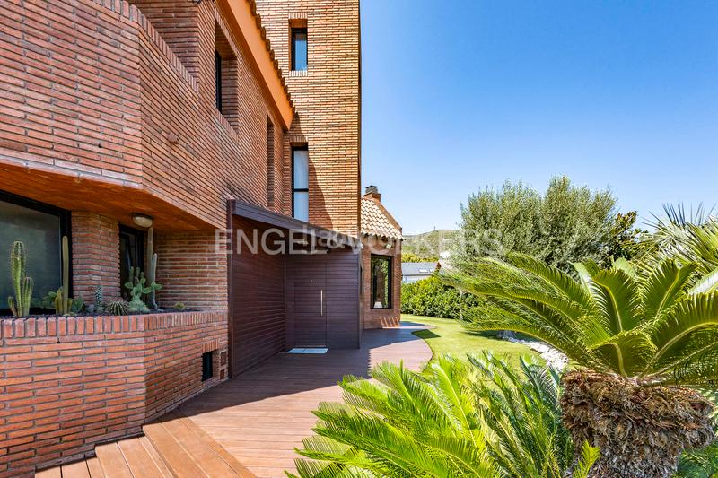 Foto 969c8d15-dd4f-4158-b6ac-91da3b23d97c. Casa preciosa casa, confort excepcional y un jardín que enamora en Castelldefels