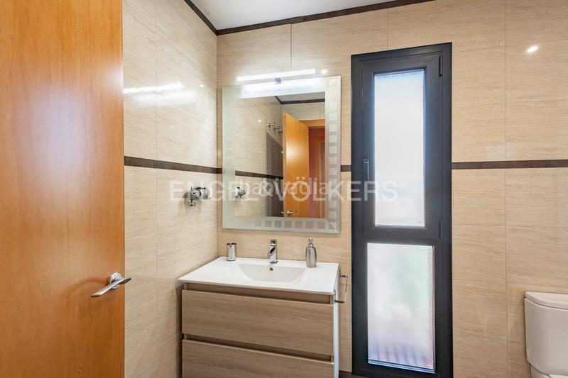 Foto b7848ff2-288d-439a-a7fd-7c8245d92758. Casa preciosa casa, confort excepcional y un jardín que enamora en Castelldefels