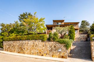 Casa a Torrelles de Llobregat. Encantadora casa con vistas privilegiadas