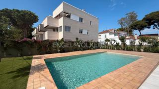 Rent Apartment in Baixador. Un refugio de lujo en castelldefels con piscina privada y amplia