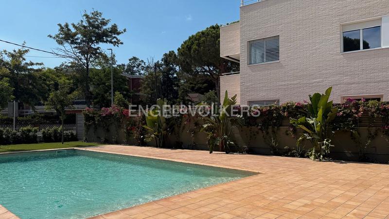 Foto 9e334baa-1cfc-4a7d-9efb-2d841974b501. Affitto piccolo appartamento con riscaldamento parcheggio piscina in Castelldefels