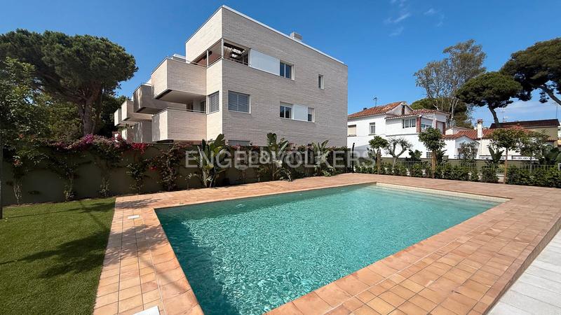Foto 76d6ee77-7b76-4117-862a-30bea0c4aac5. Lloguer apartament amb calefacció aparcament piscina a Castelldefels