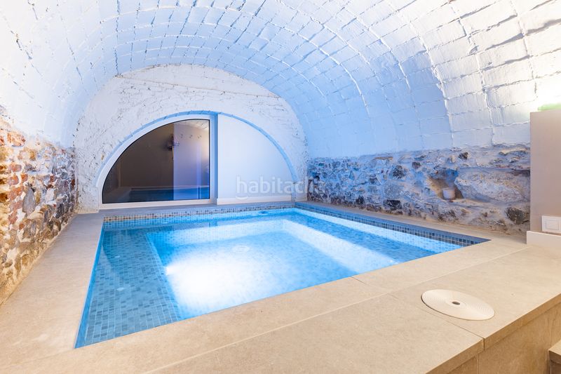 Foto a48e292e-6d81-436b-ba72-399571a72930. Casa amb calefacció aparcament piscina a Calella