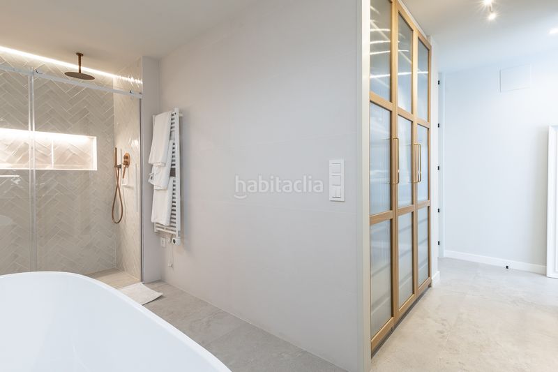Foto d7d08199-9b72-447f-89b3-4d41a0a46e9f. Casa amb calefacció aparcament piscina a Calella