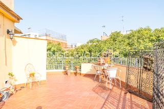 Ático en Fondo. Amplio ático con terraza privada en santa coloma de gramenet, a