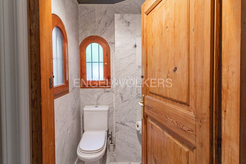 Foto 100a8d65-f21c-42f3-9828-6c07cb53e08f. Casa amb calefacció aparcament piscina a Premià de Dalt