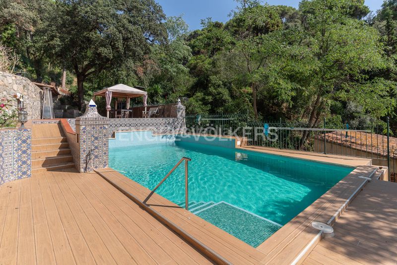 Foto 5576434d-5492-4df0-8446-726b804138a2. Casa amb calefacció aparcament piscina a Premià de Dalt