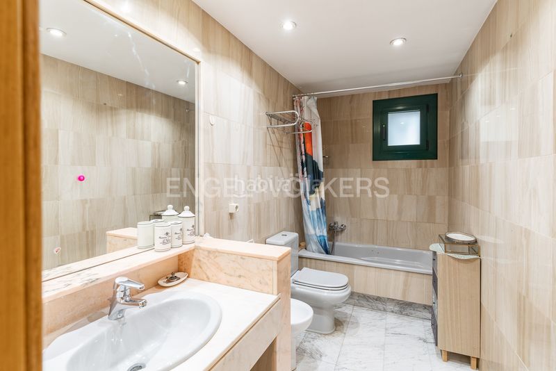 Foto 934a6300-8a30-4299-b17a-10d7ff02a2fd. Casa amb calefacció aparcament piscina a Premià de Dalt