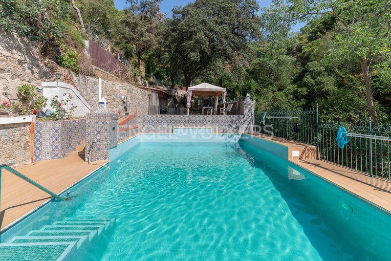 Foto 9581fa8f-8056-4c97-b7a4-fa7a8d779f83. Casa amb calefacció aparcament piscina a Premià de Dalt