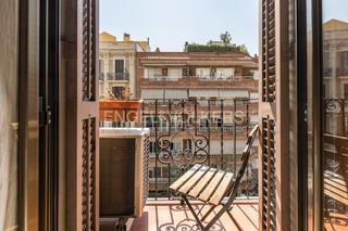 Apartament a Sagrada Família. Luz, encanto y funcionalidad en finca regia junto a sagrada fami
