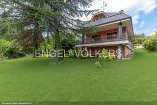 Casa a Llinars del Vallès. Casa con jardín y piscina en el núcleo de llinars del vallès