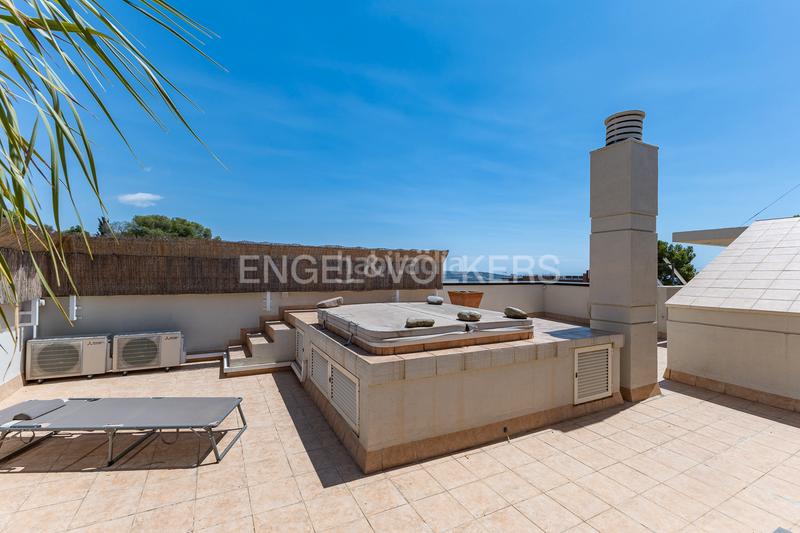 Foto 490c12f6-4d22-4606-bd2d-21dd353830b8. Attico con riscaldamento parcheggio piscina in Finestrelles Esplugues de Llobregat