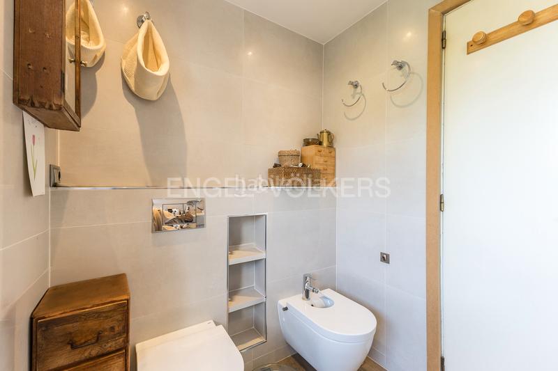 Foto 806be85c-c635-4591-a718-353d3323a225. Attico con riscaldamento parcheggio piscina in Finestrelles Esplugues de Llobregat