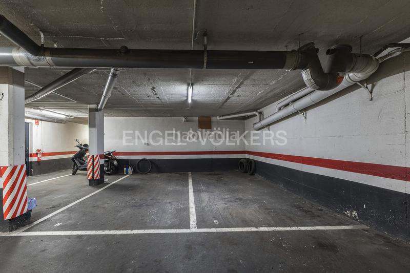 Foto 971aa7dd-061b-4aeb-9663-00678bc6dc02. Attico con riscaldamento parcheggio piscina in Finestrelles Esplugues de Llobregat