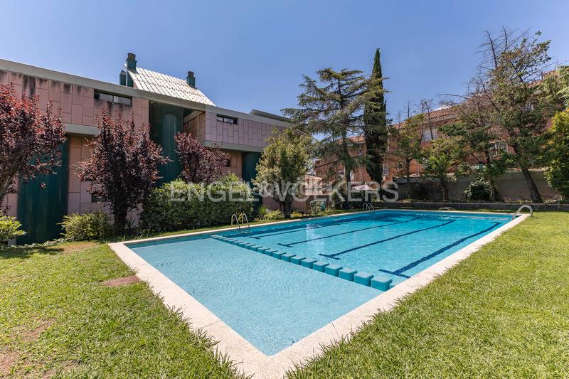 Foto 99a909d4-2c02-4eac-b0c6-81df2f401b6a. Attico con riscaldamento parcheggio piscina in Finestrelles Esplugues de Llobregat