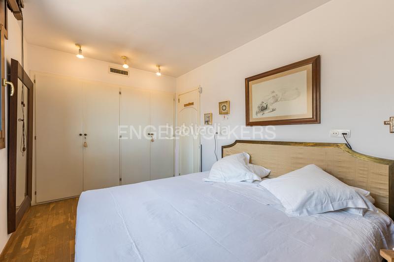 Foto a1eb6e67-3e99-44dc-8807-98c0100bb331. Attico con riscaldamento parcheggio piscina in Finestrelles Esplugues de Llobregat