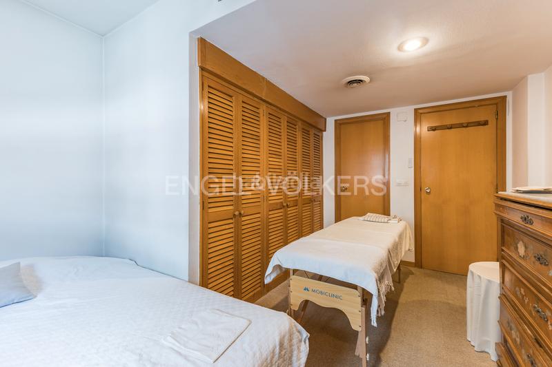 Foto b77a0134-bfe5-4d2b-80d8-5d17ab765a78. Attico con riscaldamento parcheggio piscina in Finestrelles Esplugues de Llobregat