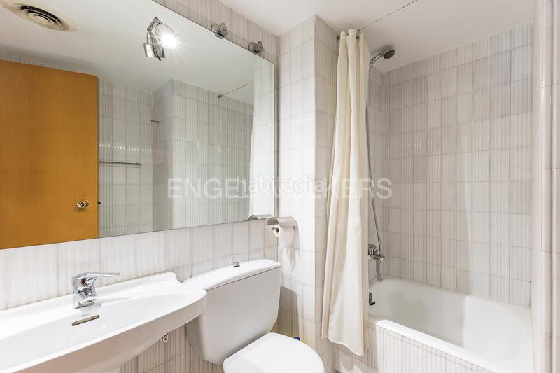 Foto eb19e3c8-5d68-4592-8019-a08bc7833a88. Attico con riscaldamento parcheggio piscina in Finestrelles Esplugues de Llobregat