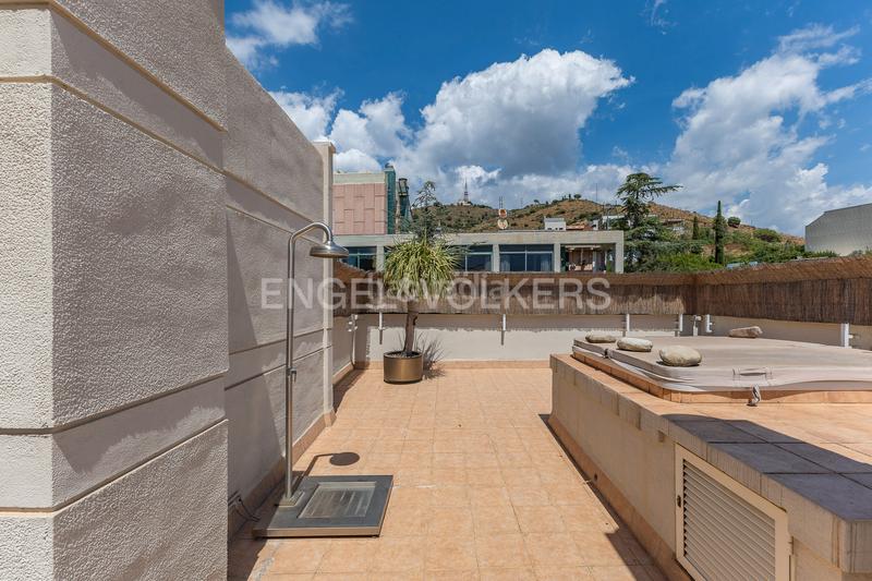 Foto f31686ce-ceb6-4621-8bf7-77b83174dedf. Attico con riscaldamento parcheggio piscina in Finestrelles Esplugues de Llobregat