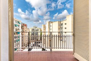 Apartament a El Clot. Experimente barcelona desde un piso en sant martipoblenou con ba