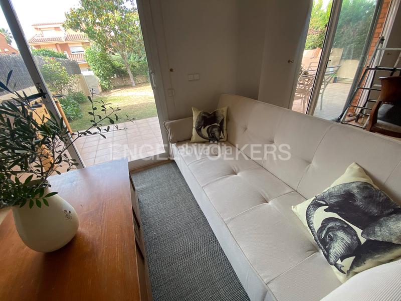 Foto 56097167-7e24-49b6-88a0-7b3ecf0c9a78. Alquiler casa adosada magnifica casa pareada con 5 dormitorios dobles en Sitges