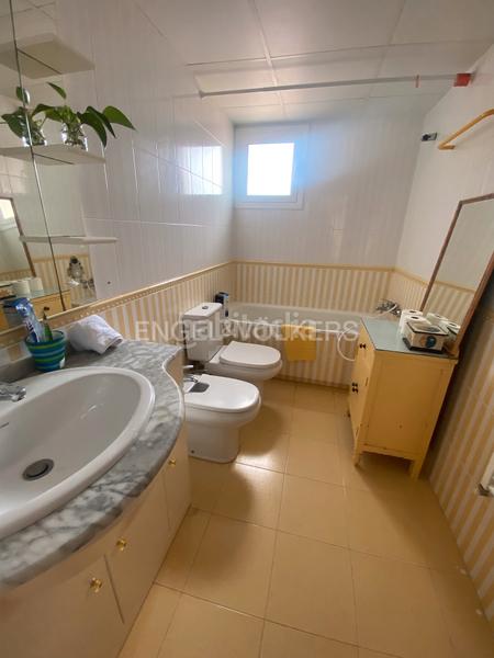 Foto d14ab6ac-8753-432e-b3a7-7d31eacfe873. Alquiler casa adosada magnifica casa pareada con 5 dormitorios dobles en Sitges