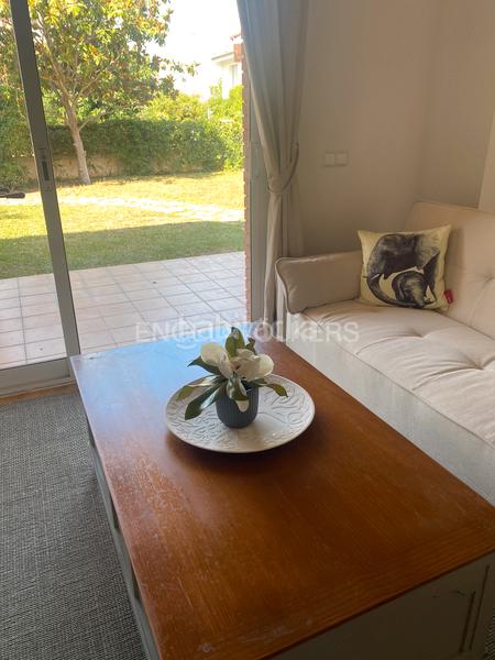 Foto 17102bd2-bd33-4bde-81d3-1f0318357a7e. Lloguer casa adossada amb calefacció aparcament piscina a Sitges