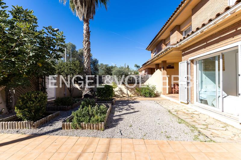 Foto ae5b0e20-49ab-43cc-8e00-6b74a14d5a4c. Lloguer casa adossada amb calefacció aparcament piscina a Sitges