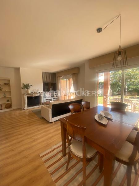 Foto 57359c2b-7a39-4e57-bbd1-3e1e74522cd8. Rent semi detached house with heating parking pool in Sitges