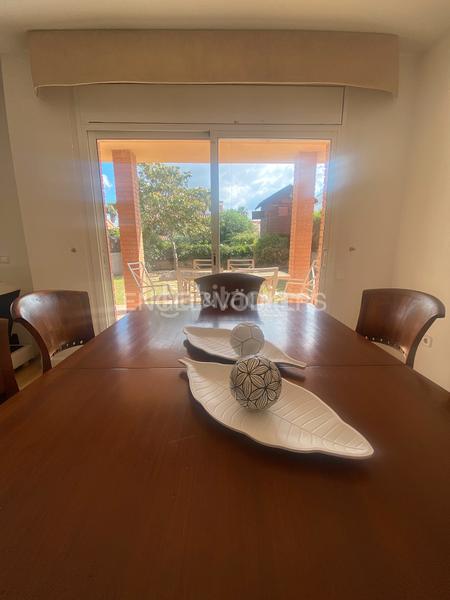 Foto 90708a67-3010-4d6e-90c9-f303142bb5fb. Rent semi detached house with heating parking pool in Sitges