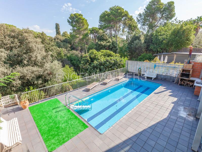 Foto 03d92d92-9302-41e3-a5cf-5f4d97804710. Casa amb calefacció aparcament piscina a Valldoreix Sant Cugat del Vallès