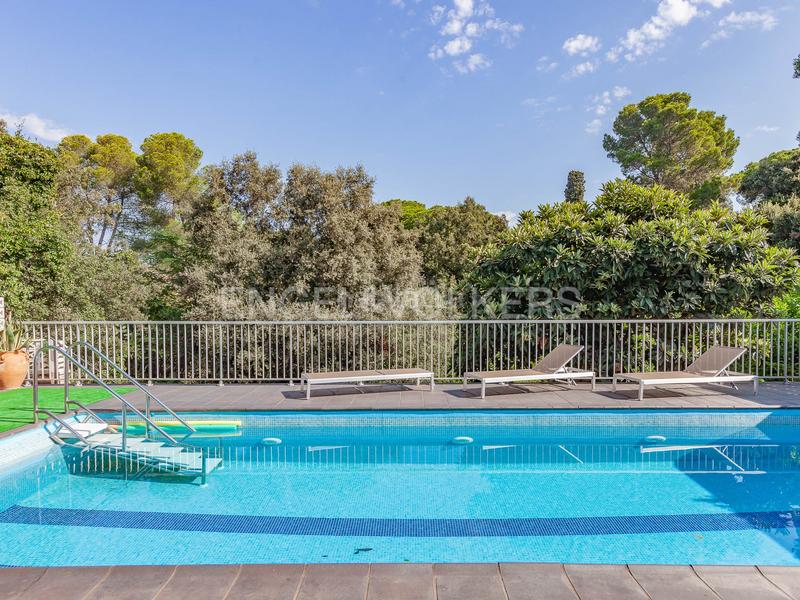 Foto 04291b85-eebb-4343-a37e-e001f903ffe4. Casa amb calefacció aparcament piscina a Valldoreix Sant Cugat del Vallès