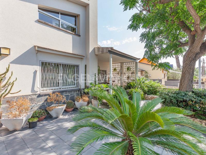 Foto 0d1048ef-dd23-42bd-a2a0-738ad66d17ed. Casa amb calefacció aparcament piscina a Valldoreix Sant Cugat del Vallès