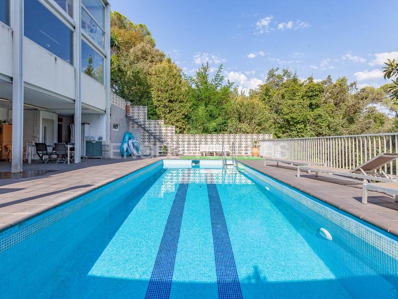 Foto 3d20a5f7-0e81-4ada-ace1-93843b73fa95. Casa amb calefacció aparcament piscina a Valldoreix Sant Cugat del Vallès