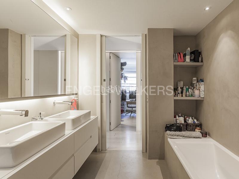 Foto e2d5631a-b93a-47d9-aa6a-23f43d9c04d8. Casa amb calefacció aparcament piscina a Valldoreix Sant Cugat del Vallès