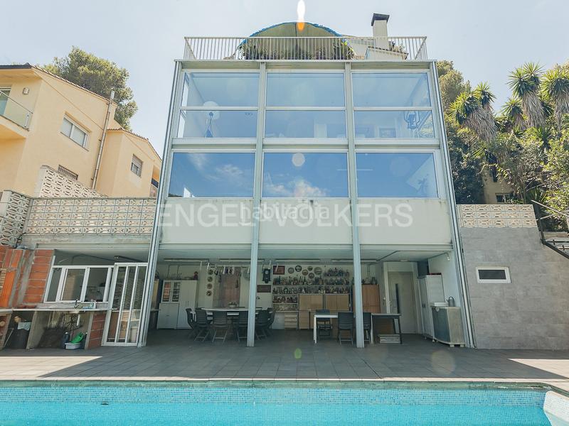 Foto e708a77a-1c58-4996-b43d-80684e8e786c. Casa amb calefacció aparcament piscina a Valldoreix Sant Cugat del Vallès