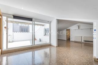Dúplex a Barri del Centre. Elegante duplex en pleno centro de terrassa con amplia terraza y