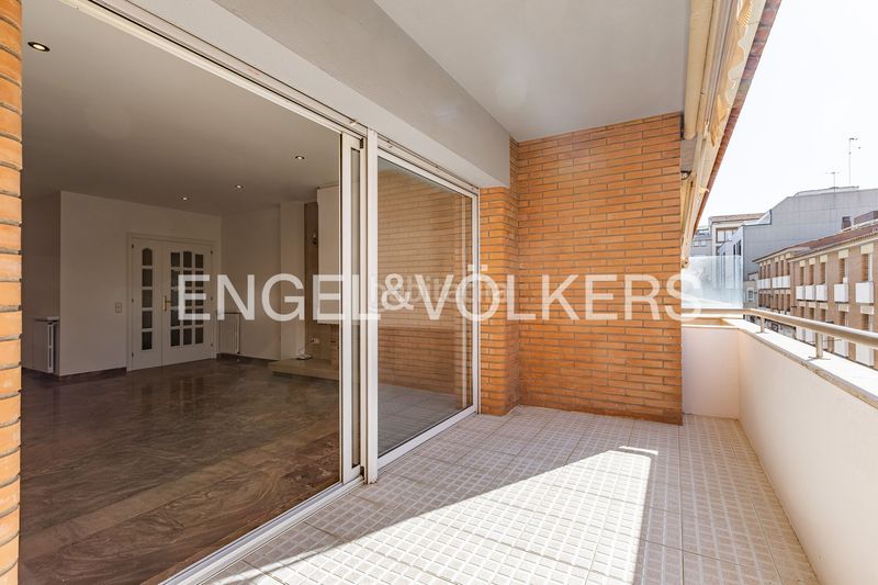Foto fdb34581-69f0-4940-aa57-2ed143c48477. Dúplex amb calefacció aparcament a Barri del Centre Terrassa