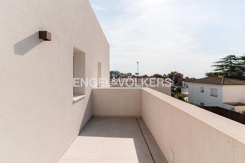 Foto 83991375-7961-4175-9a74-71a1bf2fe162. Casa fantastica casa unifamiliar con piscina en Pinemar Pineda de Mar