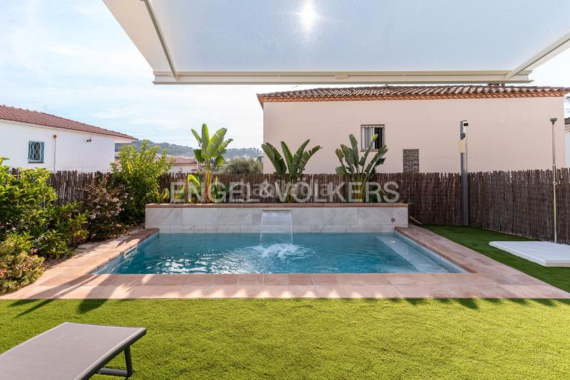 Foto 87dd9552-2b09-4db7-bef3-cb34dbd9565a. Casa fantastica casa unifamiliar con piscina en Pinemar Pineda de Mar
