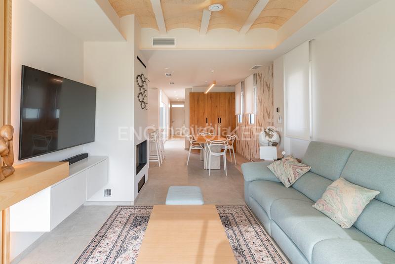 Foto bf655aca-f8d8-4707-b3ba-94880ceb07ab. Casa fantastica casa unifamiliar con piscina en Pinemar Pineda de Mar