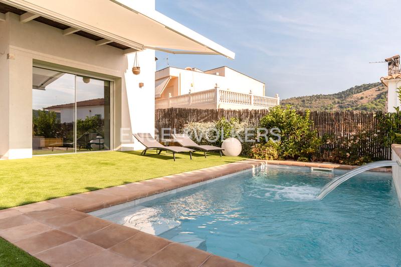 Foto e862d8ca-5810-4851-87d4-f1bd17ccf0d4. Casa fantastica casa unifamiliar con piscina en Pinemar Pineda de Mar