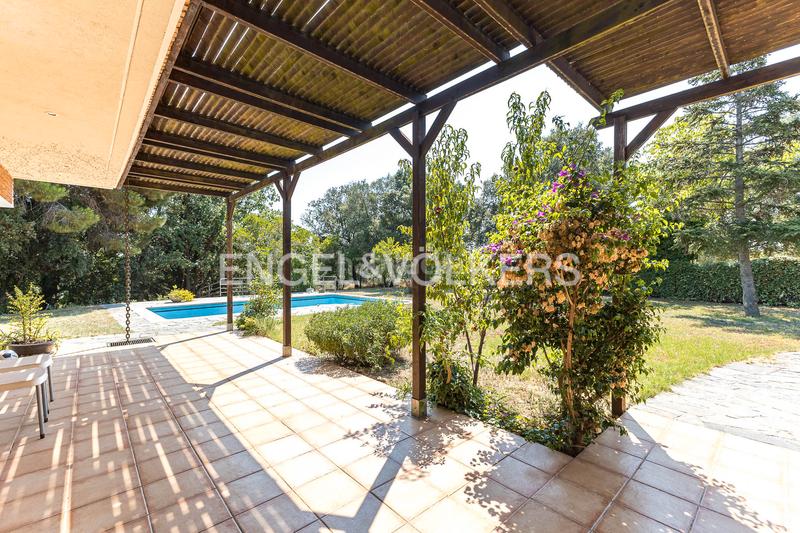 Foto 4ced3e0f-f3a9-428d-b555-4b48de639f4d. Casa preciosa casa con piscina y gran terreno en can font en Castellar del Vallès