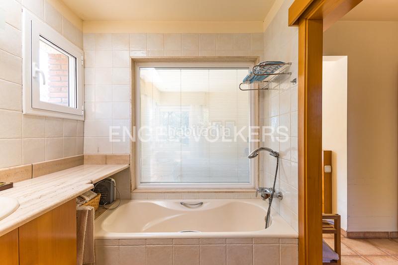 Foto 5f5c0df2-feeb-48a2-a7e2-b697e1c50a45. Casa preciosa casa con piscina y gran terreno en can font en Castellar del Vallès