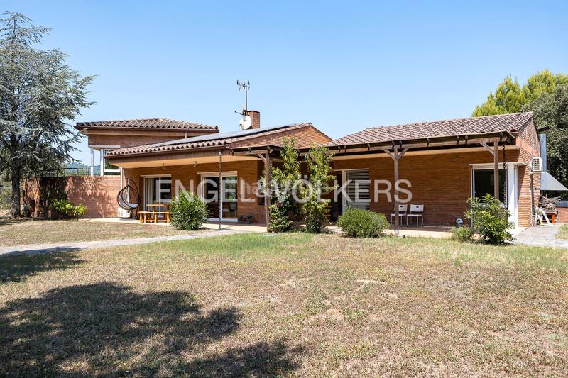 Foto 85273db5-b354-440b-b8d0-efe93561515e. Casa preciosa casa con piscina y gran terreno en can font en Castellar del Vallès