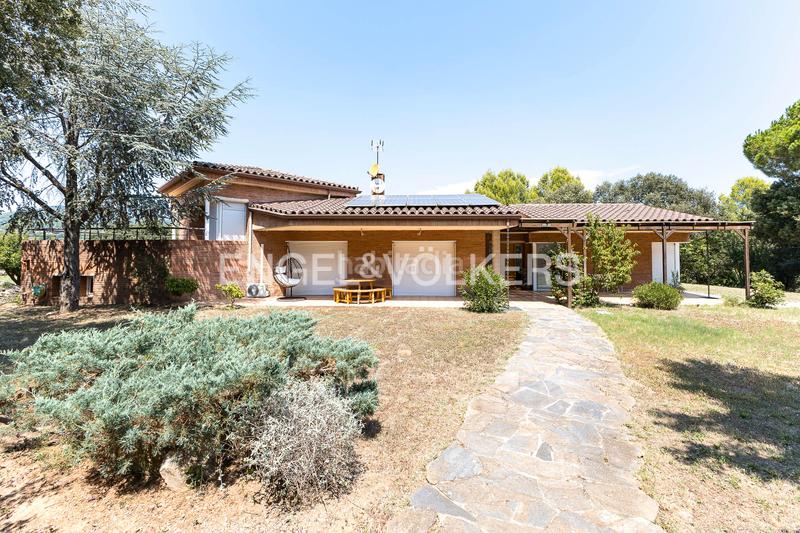 Foto 98d8d290-8d27-4354-bbac-e82164e67315. Casa preciosa casa con piscina y gran terreno en can font en Castellar del Vallès