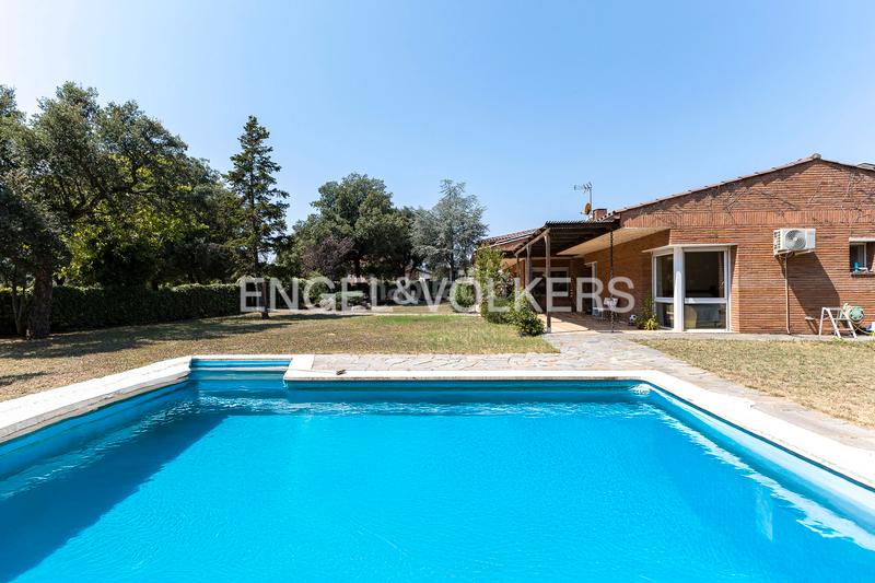 Foto aff2c33a-6d33-46ca-b95c-297328615c14. Casa preciosa casa con piscina y gran terreno en can font en Castellar del Vallès